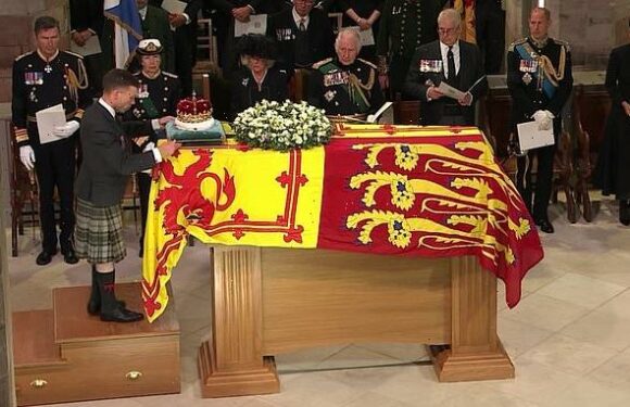 500-year-old Crown of Scotland placed on top of Her Majesty's coffin
