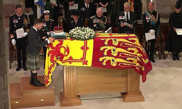500-year-old Crown of Scotland placed on top of Her Majesty's coffin