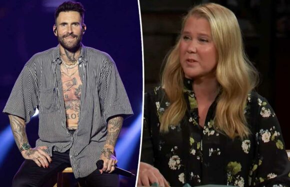 Amy Schumer jokes about kicking it with Adam Levine amid cheating scandal