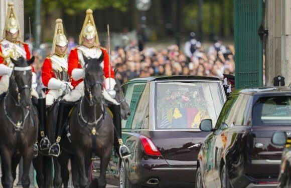 Australia news LIVE: Queen Elizabeth II farewelled in historic procession; masks scrapped on public transport in NSW, SA