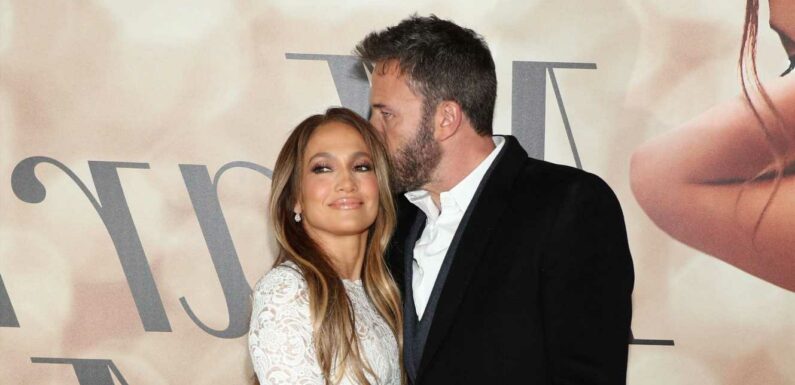 Ben Affleck read Jennifer Lopez a '12-page speech' at their wedding, plus more news