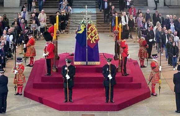Cabinet ministers stand vigil over Queen in Westminster Hall