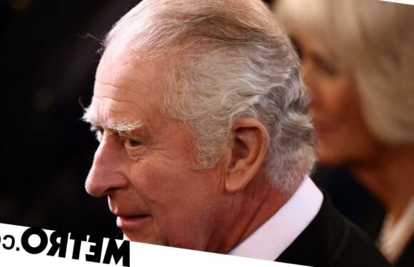 Clarence House's official Instagram and Twitter accounts shut down