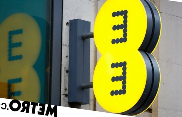 EE down: sudden outage affects UK customers as blackouts hit network