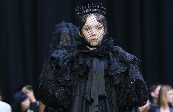 Grief for the Queen takes over the runway at London Fashion Week