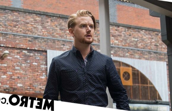 Grim ending for Gary in Corrie as he is forced to dig his own grave by shooter