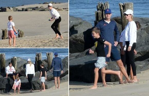 Jared and Ivanka enjoy the beach in NJ as Hurricane Ian hits FL