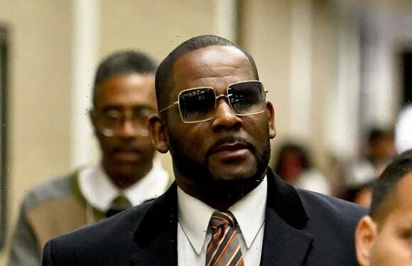 Jury in R. Kelly's child porn trial enter second day of deliberations