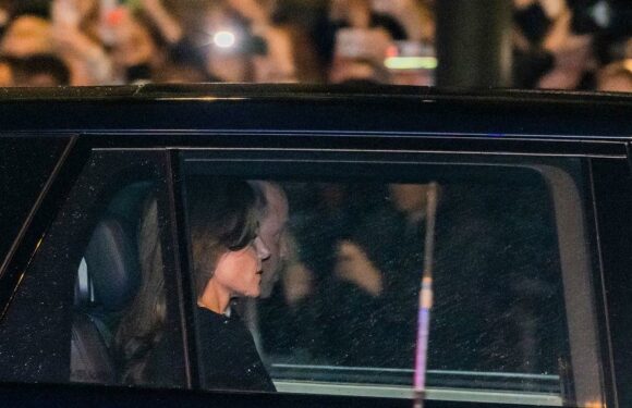 Kate Middleton pays tribute to the Queen with necklace as she receives coffin at Buckingham Palace