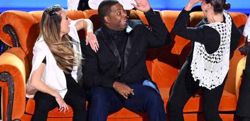 Kenan Thompson Drags Leo DiCaprio & Netflix, Dances to TV Theme Songs in 2022 Emmys Opening