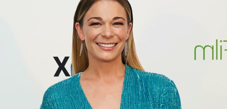LeAnn Rimes steals the show in daring outfit alongside Kelly Ripa