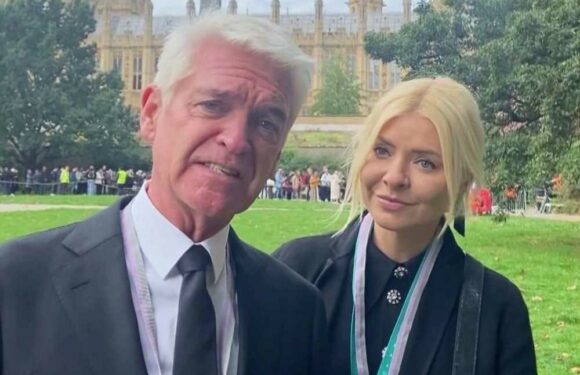 Loose Women in savage 'dig' at Phillip and Holly as ITV star recounts mammoth wait in Queen's queue with veteran, 90 | The Sun