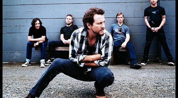 Pearl Jam Cover Wet Leg’s ‘Chaise Longue’ At Madison Square Garden