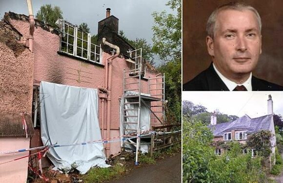 Police evacuated three from home of Litvinenko terror cop before blast