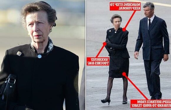 Princess Anne trying to 'emulate parents' resilience', expert says