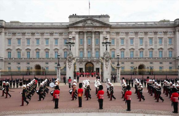 Queen’s coffin passes Buckingham Palace in moving farewell on final journey before being laid to rest | The Sun