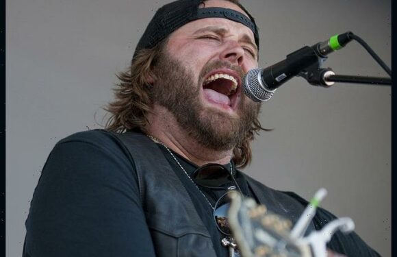 Randy Houser Share ‘Rub A Little Dirt On It’ From Upcoming Album