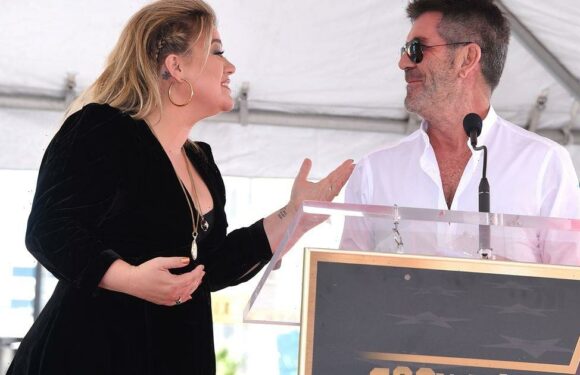 Simon Cowell thanks Kelly Clarkson for his success in moving speech for singer