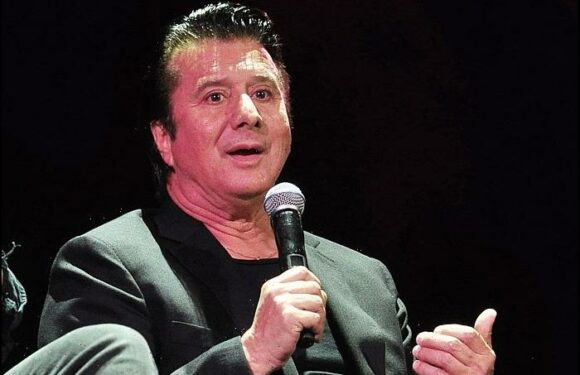 Steve Perry Suing Former Journey Bandmates Over Song Trademarks