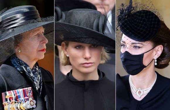 Why royal ladies will wear pearls at the Queens funeral
