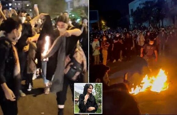 Women tear off hijabs after Iranian woman died because of veil protest