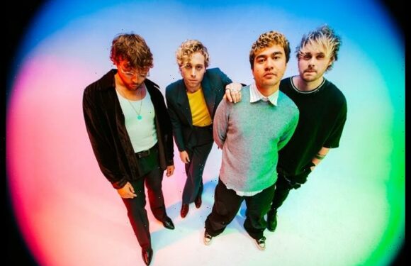 5 Seconds Of Summers 5SOS5 Debuts Atop Billboards Top Album Sales Chart