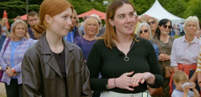 Antiques Roadshow guests jaw drop as expert exposes value of ‘£40 costume ring’