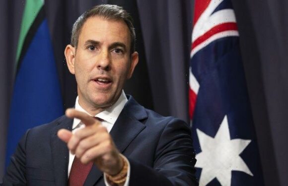 Australia news LIVE: Growth to slow as warnings mount over size of deficit; Victorian, NSW flood hit communities brace for rain