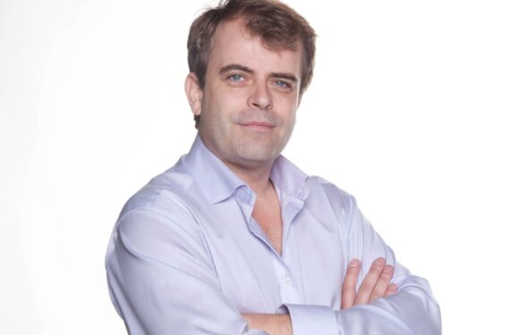 Coronation Street's Simon Gregson calls ghost hunters to his Cheshire mansion after becoming convinced it's haunted | The Sun