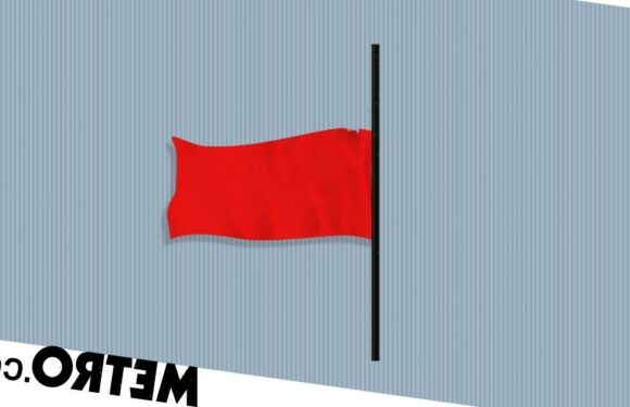 Everything you need to know about 'half-masting' the new dating trend