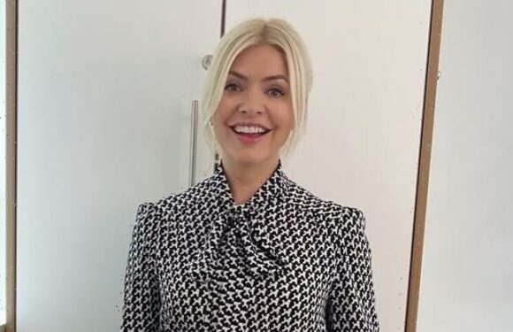 Holly Willoughby forced to change tops at last minute after major blunder | The Sun