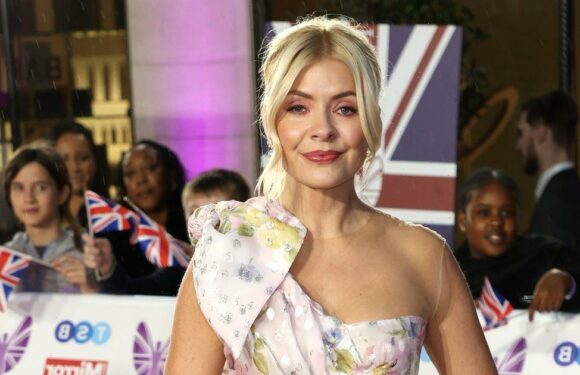 Holly Willoughby poses with rarely-seen lookalike sister Kelly for Pride of Britain Awards