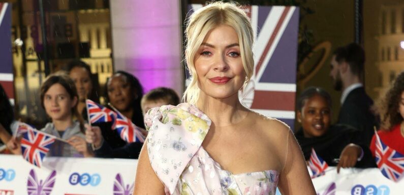 Holly Willoughby poses with rarely-seen lookalike sister Kelly for Pride of Britain Awards