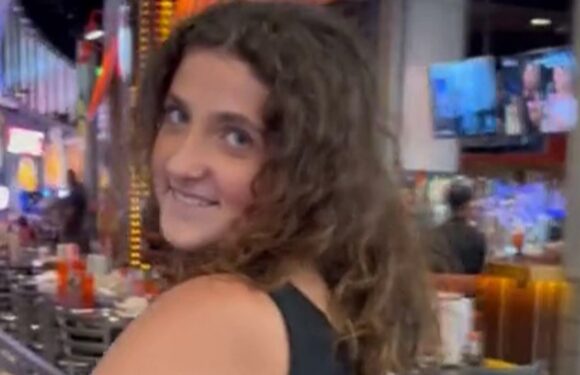 I wore a Hooters costume to one of their restaurants – I was shocked by how the waitresses responded | The Sun