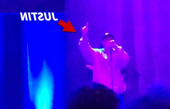 Justin Bieber Pours His Heart Out Singing Worship Song
