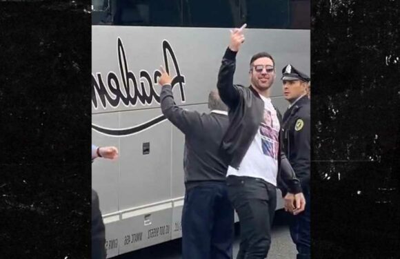 Justin Verlander Flips Off Phillies Fans Before World Series Game 3