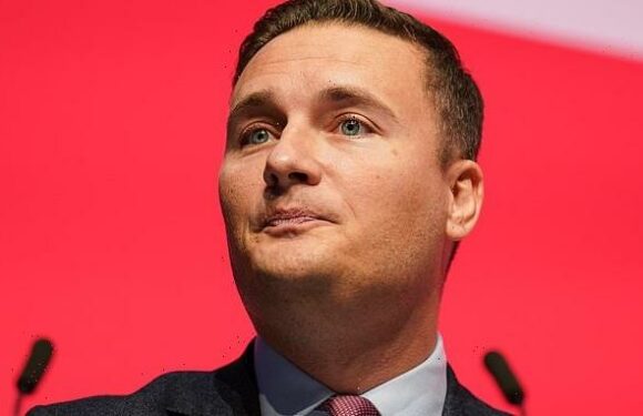 Labour's Wes Streeting refuses to back nurses' pay demand