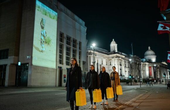London landmarks lit up to highlight those who do not have clean, safe water