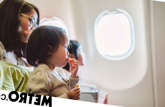 Man refuses to give up seat he paid for on flight for mum and baby