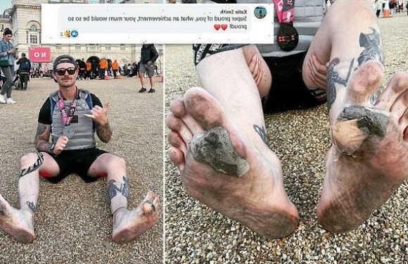 Man runs London Marathon barefoot in tribute to his late mother