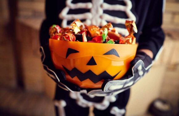 Parents slam extreme note left on homeowner’s door for Halloween telling him it’ll result in him being egged | The Sun