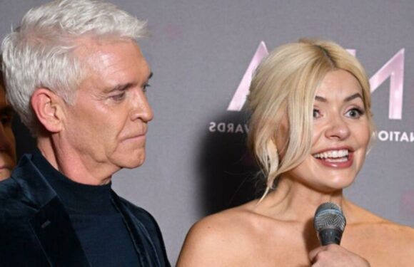 Phillip Schofield thanks fans at NTAs after queue jumping furore