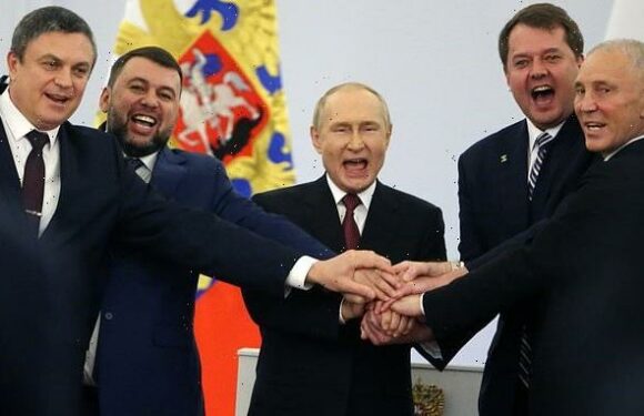 Russian troops flee key city allowing Ukraine's forces to advance