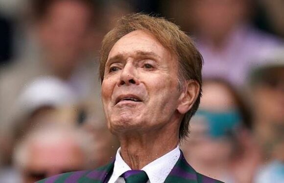 Sir Cliff Richard will front festive TV special on BBC