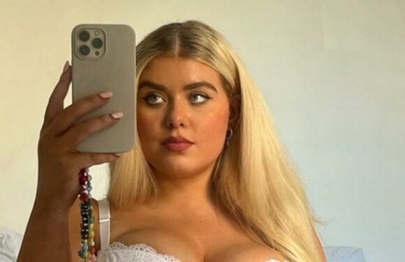 Size 18 model strips down to lacy lingerie and says thighs are the prize