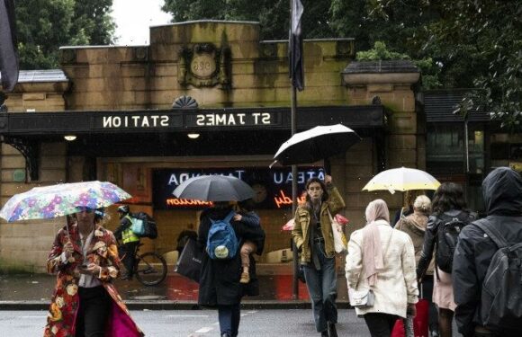 Sydney prepares for major weekend deluge, flood warnings issued for Hawkesbury-Nepean