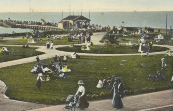 Take a peek at St Kilda Esplanade more than a century ago