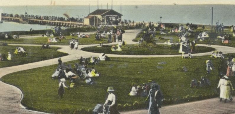 Take a peek at St Kilda Esplanade more than a century ago