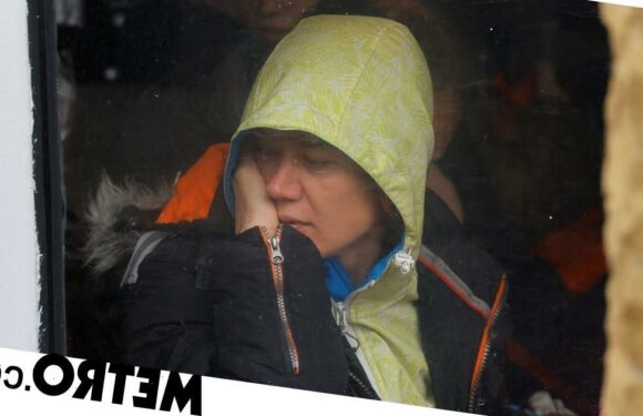 Thousands flee annexed Kherson after Russia orders 'immediate' evacuation