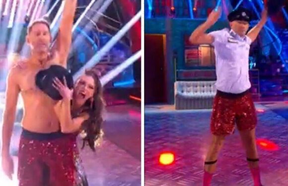 Tony Adams leaves viewers in awe after stripping down to boxers